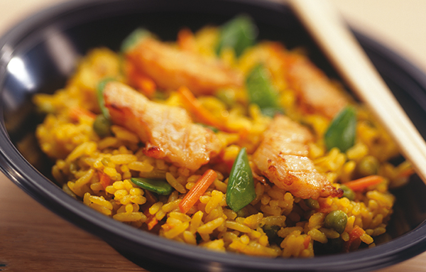 Plat de riz asiatique en plat préparé