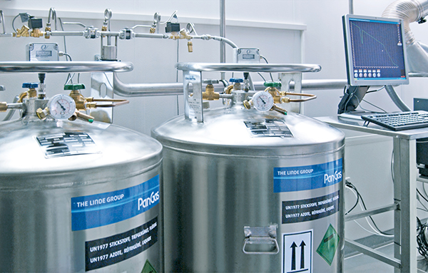 Système de tuyauterie pour banques cryobiologiques