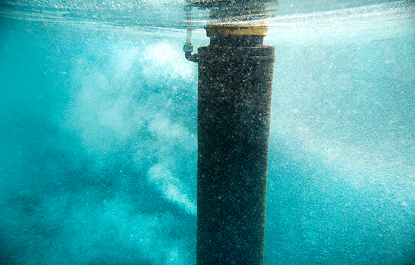 Appareil de traitement de l'eau avec de l'oxygène pur en utilisation sous l'eau