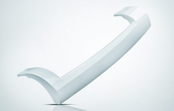 Pièce automobile en plastique, fabriquée par injection.