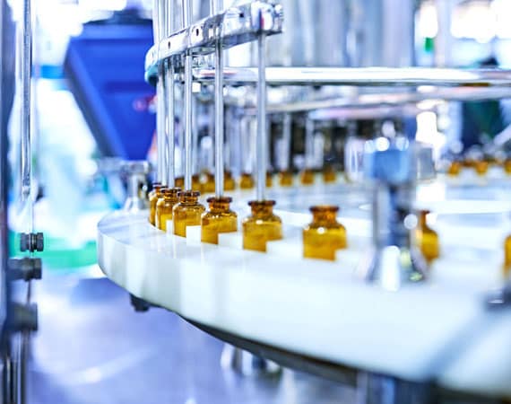 Imagebild zur Pharmaindustrie - Zentrifuge mit braunen Gläsern