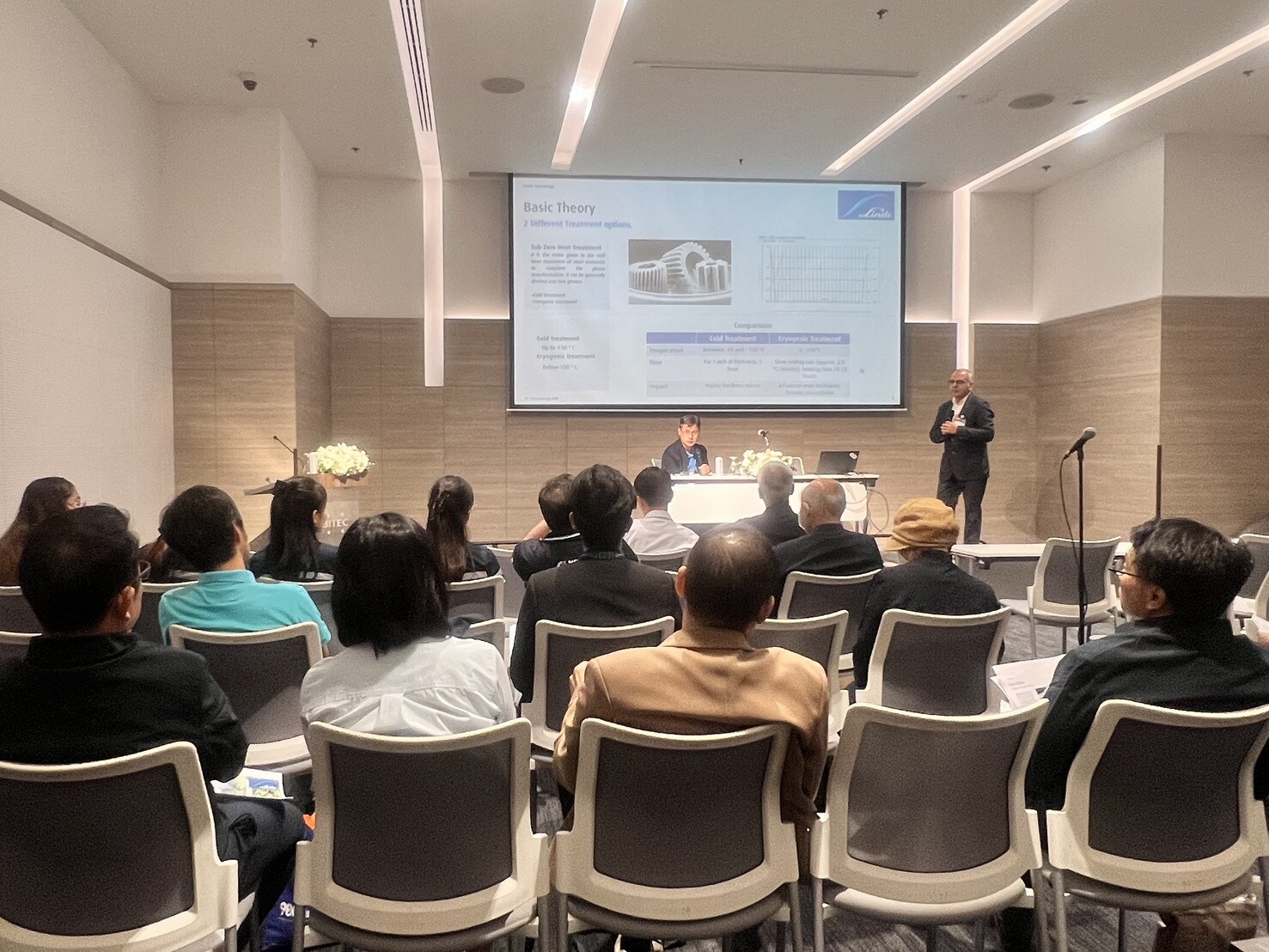 บรรยากาศภายในงานสัมมนา Sub-Zero Treatment โดยลินเด้ ณ ไบเทค บางนา
